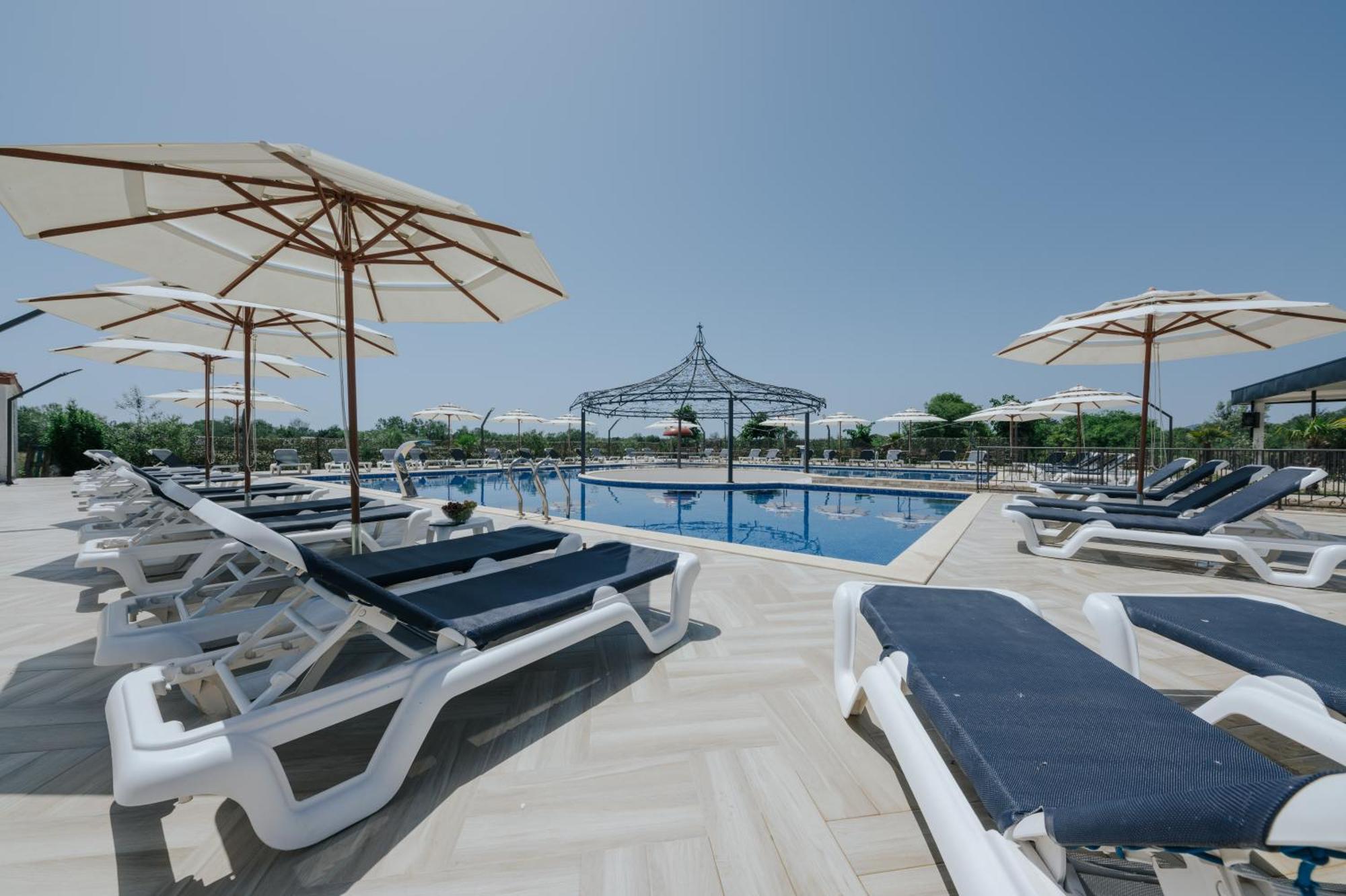 Imperial Family Resort Улцинь Екстер'єр фото