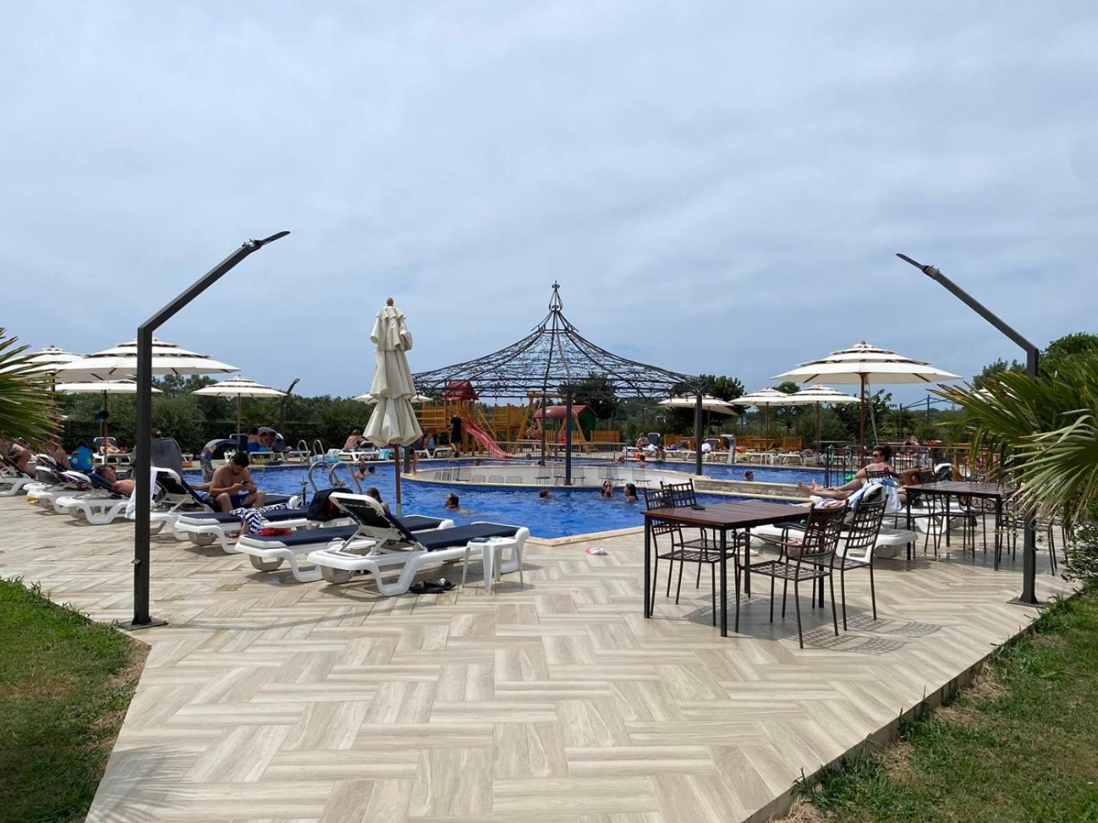 Imperial Family Resort Улцинь Екстер'єр фото