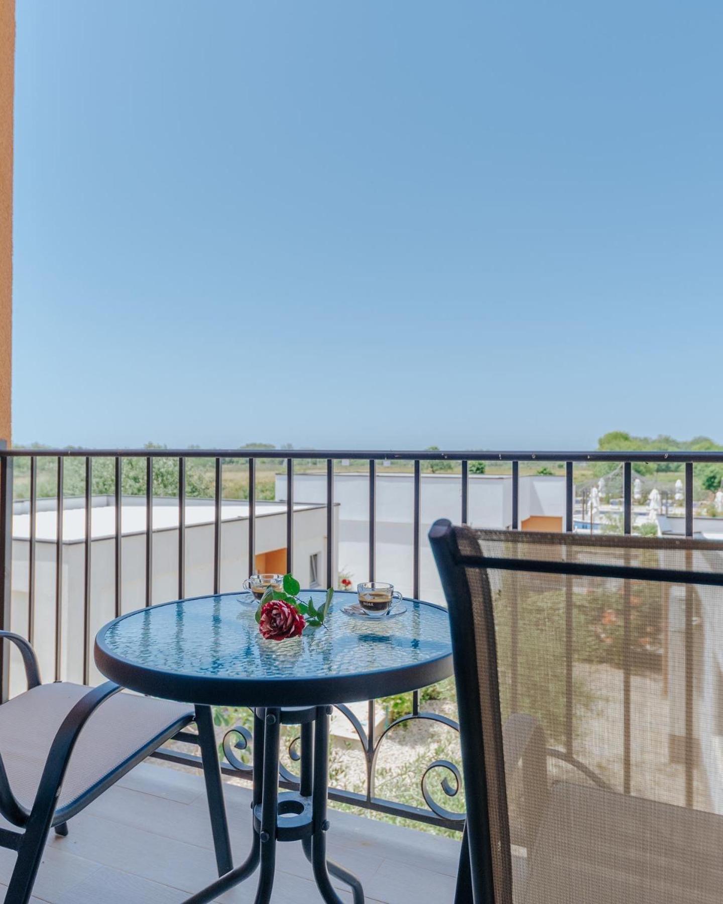Imperial Family Resort Улцинь Екстер'єр фото
