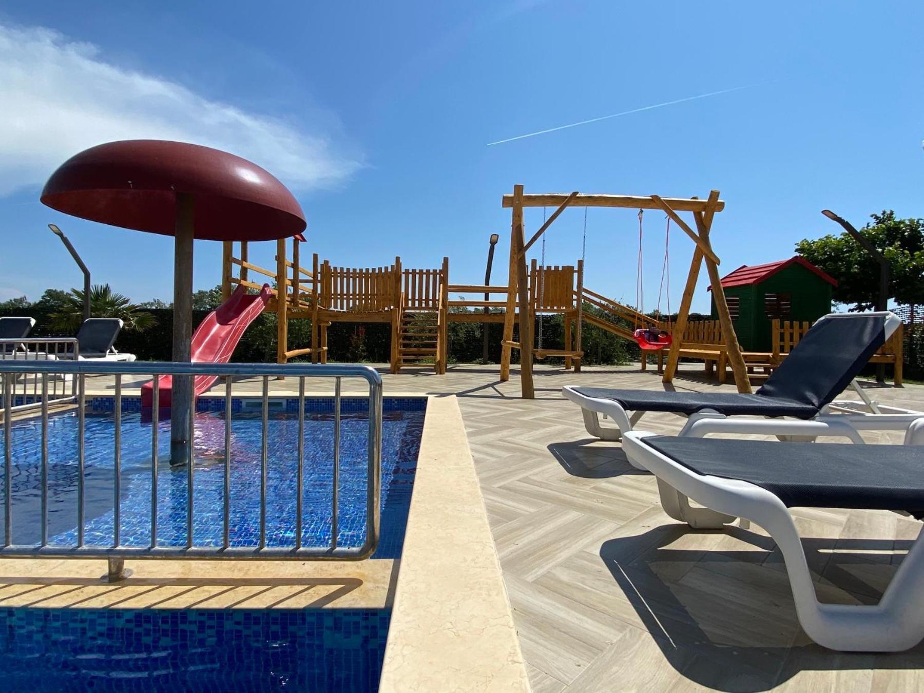Imperial Family Resort Улцинь Екстер'єр фото