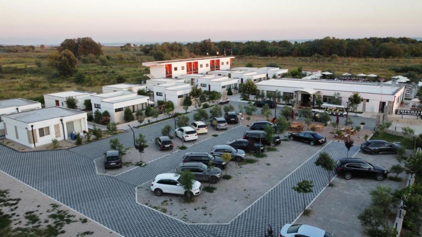 Imperial Family Resort Улцинь Екстер'єр фото