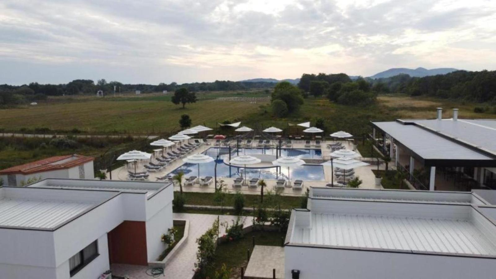 Imperial Family Resort Улцинь Екстер'єр фото