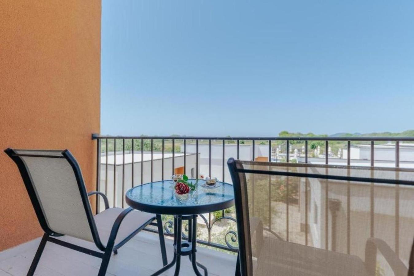 Imperial Family Resort Улцинь Екстер'єр фото